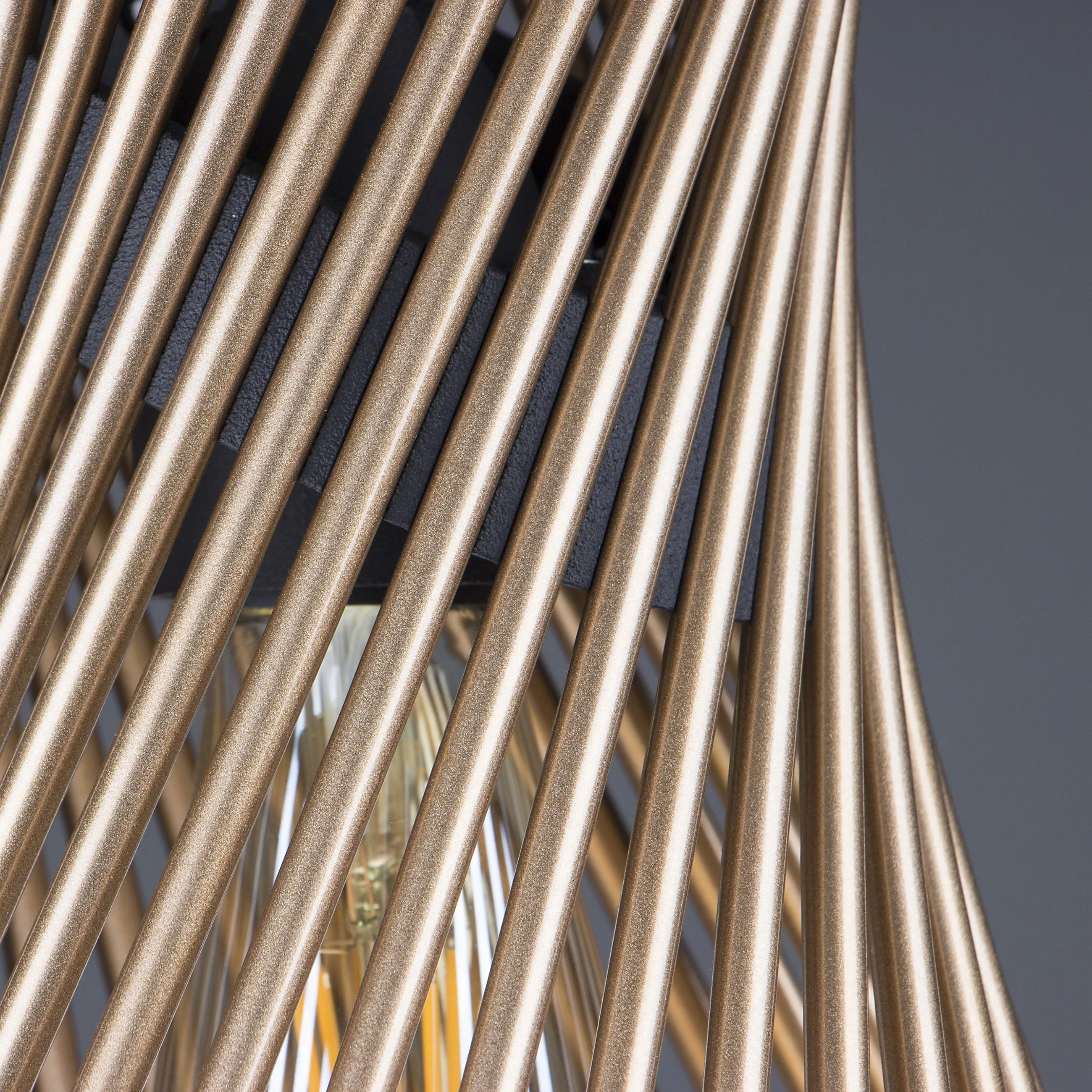 Diva pendant light, studio photo 1